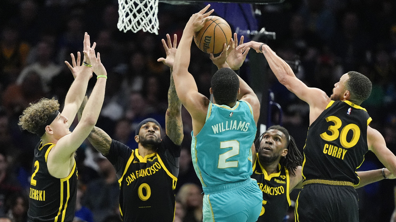 黄蜂队利用主场之利击败马刺队