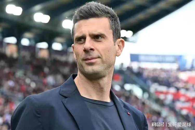 意大利足球联赛一位教练换帅引争议