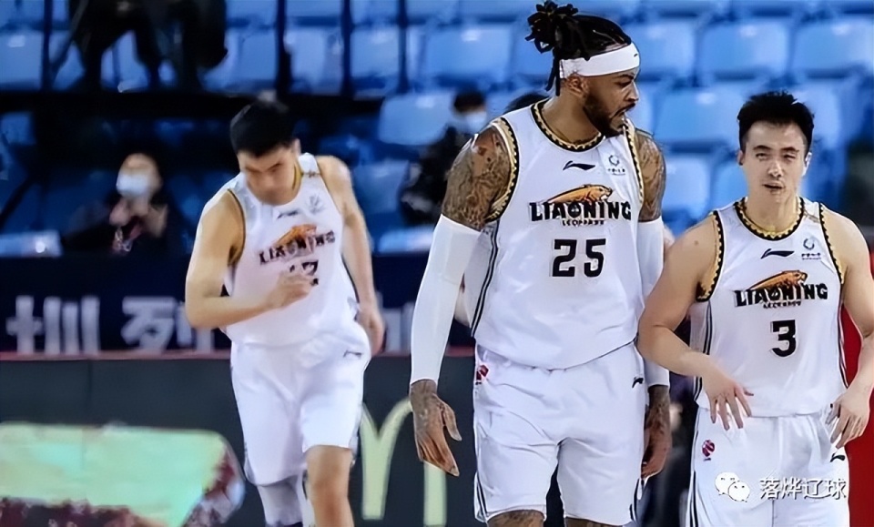 辽宁男篮客场惨败，遭遇本赛季首败，主教练怒斥球员