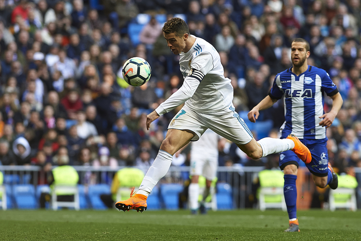 球员因伤缺阵队友弥补斗志高昂