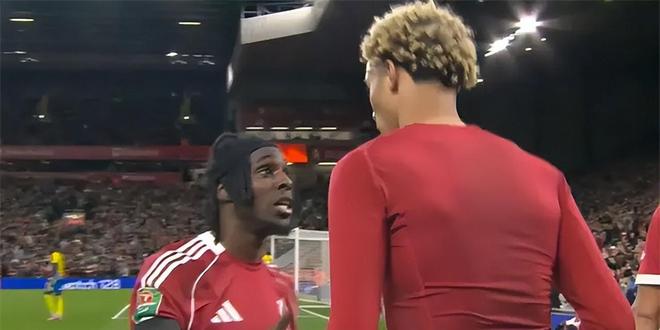 格莱米奥队与利物浦队战成平局,险胜晋级 格莱米奥队与利物浦队战成平局,险胜晋级