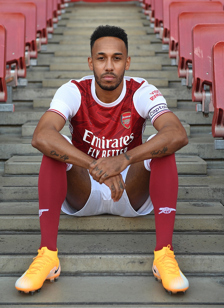 阿森纳前锋奥巴梅扬在比赛中表现出色