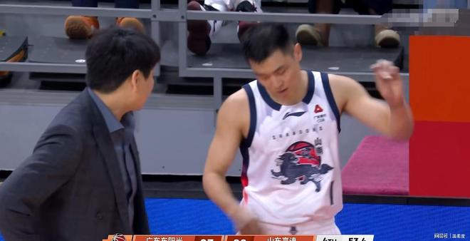 包含天津队力克热火，高诗岩刷新纪录的词条